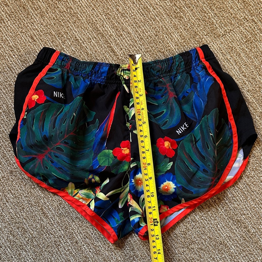 Nike Dri Fit Running Tempo Shorts 3" Lined Hawaiian Tropical Parrot Womens M